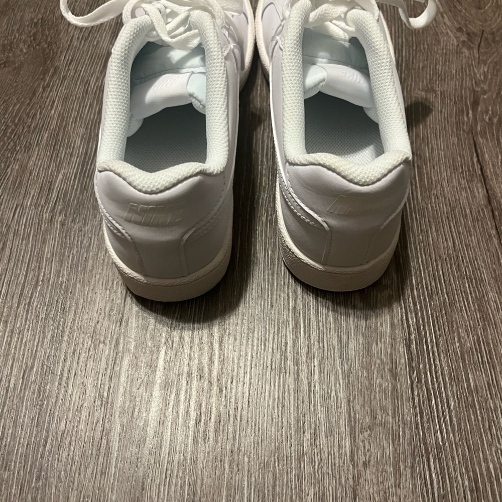 Nike Women's White Sneakers - Picture 9 of 9